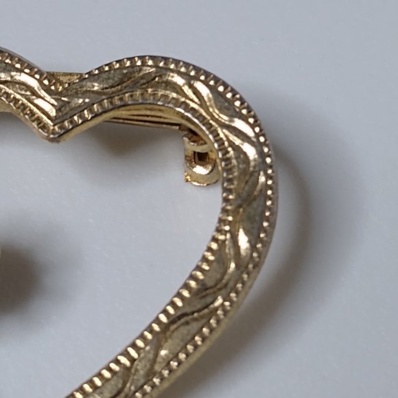 Vintage Heart Shaped Metal And Red Glass Brooch - Picture 8 of 13